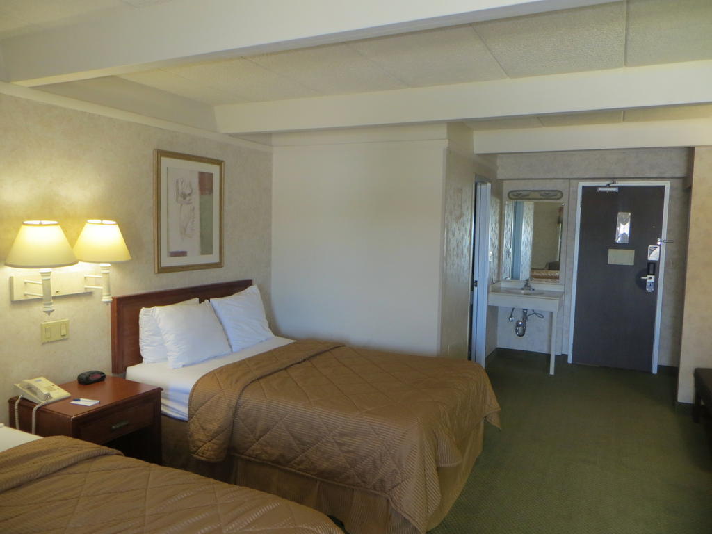 Rodeway Inn Skokie Oda fotoğraf