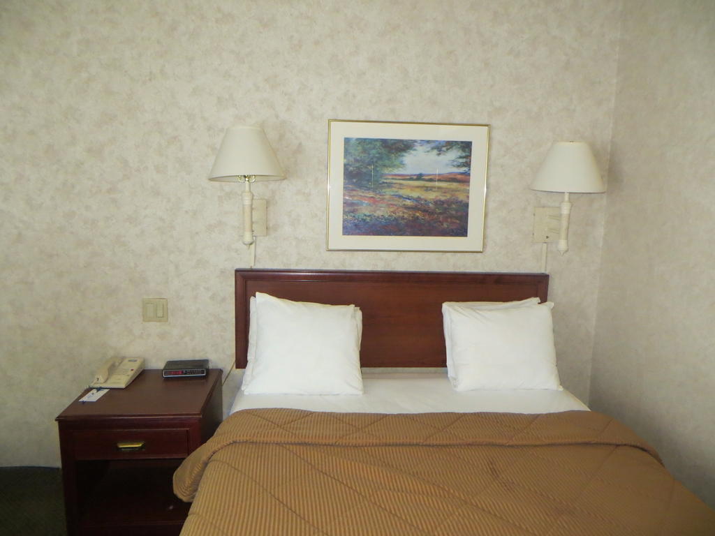 Rodeway Inn Skokie Oda fotoğraf