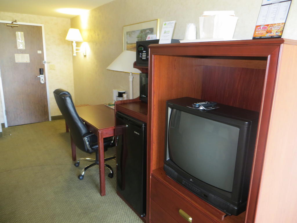 Rodeway Inn Skokie Oda fotoğraf